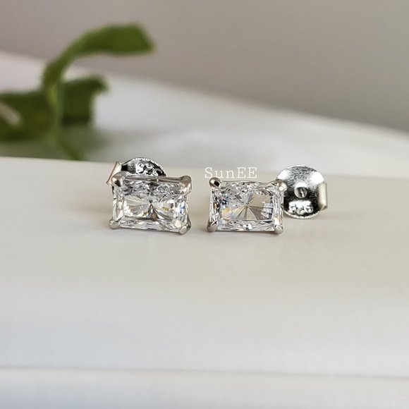 1 Carat Asscher Cut Diamond Stud Earrings - Picture 1 of 2